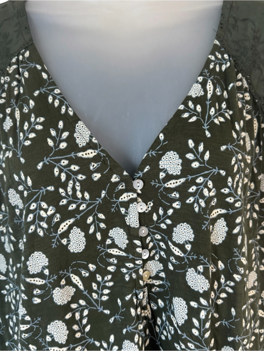 LUCKY BRAND Olive Floral V-Neck Sleeveless Top PLUS: 3X #Z - Picture 2 of 10
